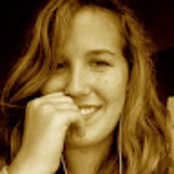 Meet your Posher, Laura - Picture 1 of 1